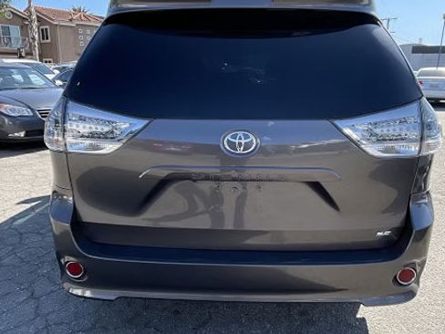 Used 2015 Toyota Sienna SE FWD image 6
