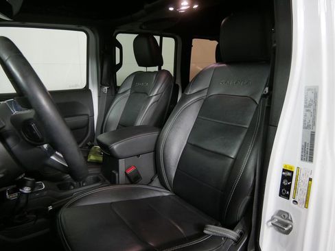 Used 2023 Jeep Wrangler Unlimited Sahara w/ Cold Weather Group AWD/4WD image 15