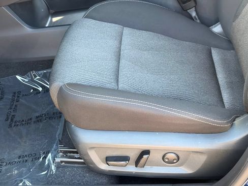 Certified 2025 Nissan Rogue SV FWD image 19