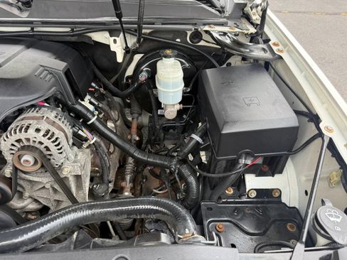 Used 2012 Chevrolet Avalanche LTZ AWD/4WD image 62