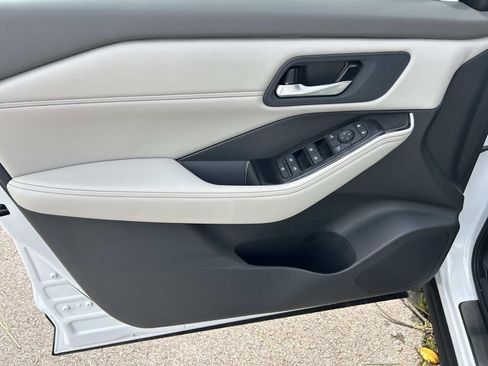 New 2026 Nissan Rogue SV AWD/4WD image 17