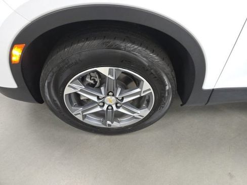 Used 2025 Chevrolet Blazer LT FWD image 17