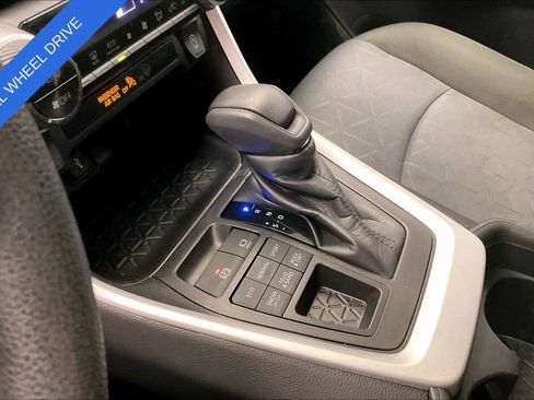 Used 2021 Toyota RAV4 XLE w/ Convenience Package image 16