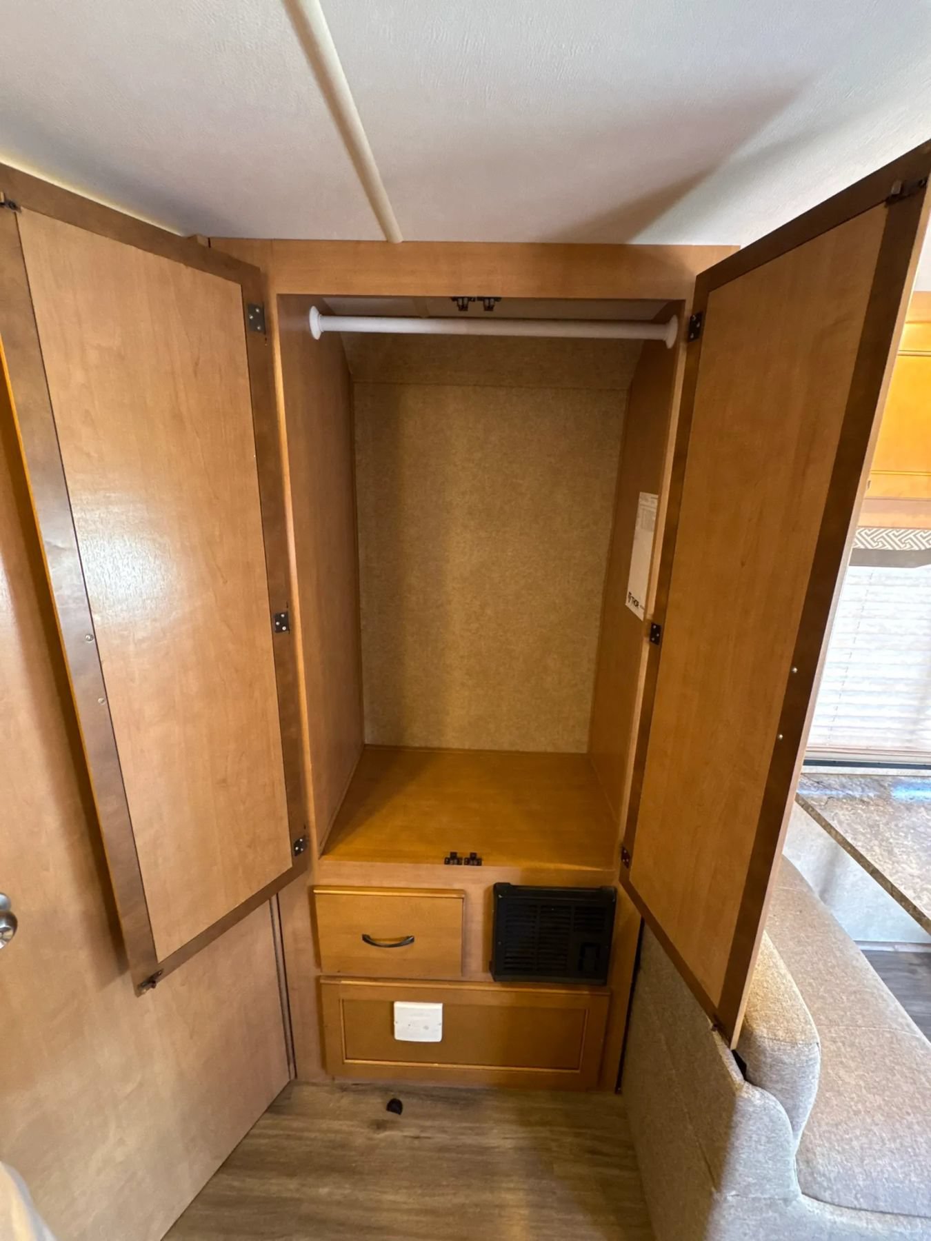 Used 2017 Ford E-450 and Econoline 450 Super Duty w/ Motorhome Prep Package RWD image 50