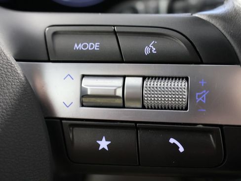 Certified 2025 Hyundai Kona SEL AWD/4WD image 12