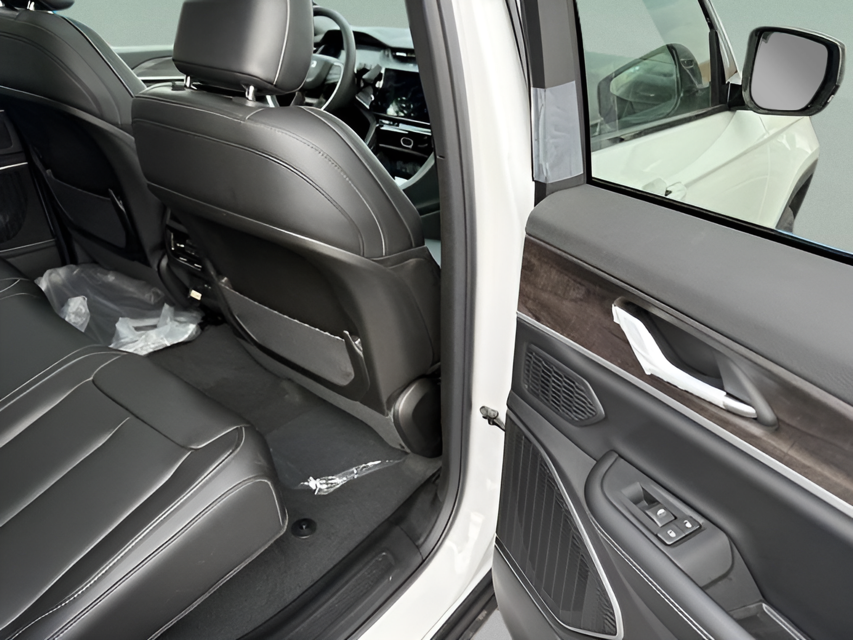New 2026 Jeep Grand Cherokee Limited w/ Limited Altitude Package AWD/4WD image 11