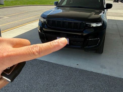 Used 2025 Jeep Grand Cherokee L Limited w/ Black Appearance Package AWD/4WD image 1