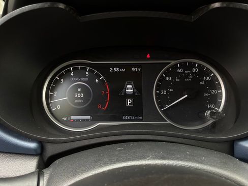 Used 2025 Nissan Versa SV FWD image 31