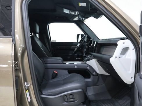 Used 2025 Land Rover Defender 110 X-Dynamic SE AWD/4WD image 34