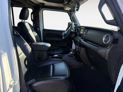 Used 2023 Jeep Wrangler Unlimited Sahara w/ Cold Weather Group image 19