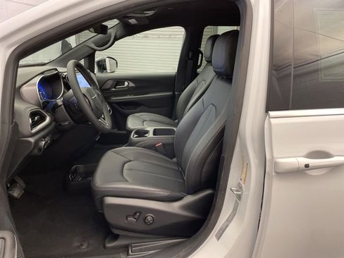New 2026 Chrysler Voyager LX image 14