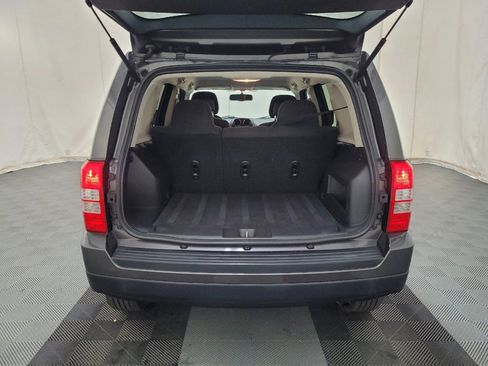 Used 2016 Jeep Patriot Latitude AWD/4WD image 29