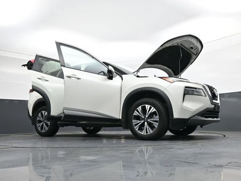 Used 2022 Nissan Rogue SV image 45