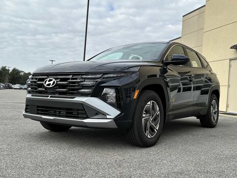 New 2026 Hyundai Tucson Blue SE image 3