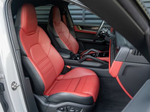 Certified 2026 Porsche Cayenne Turbo GT AWD/4WD image 46