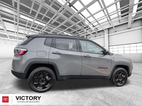 Used 2024 Jeep Compass Trailhawk AWD/4WD image 2