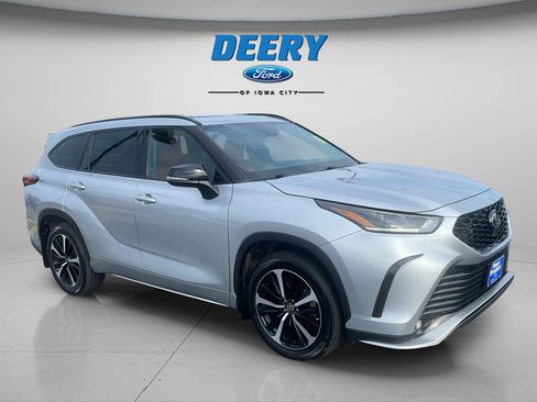 Used 2021 Toyota Highlander XSE AWD/4WD image 8