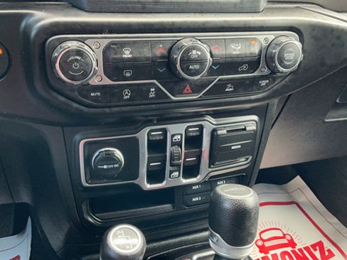 Used 2021 Jeep Gladiator Sport AWD/4WD image 16