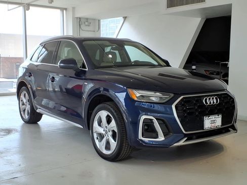 Used 2023 Audi Q5 2.0T Premium Plus w/ Premium Plus Package AWD/4WD image 3