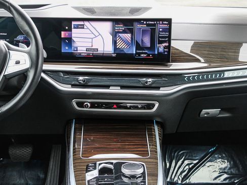 Used 2023 BMW X7 xDrive40i image 10