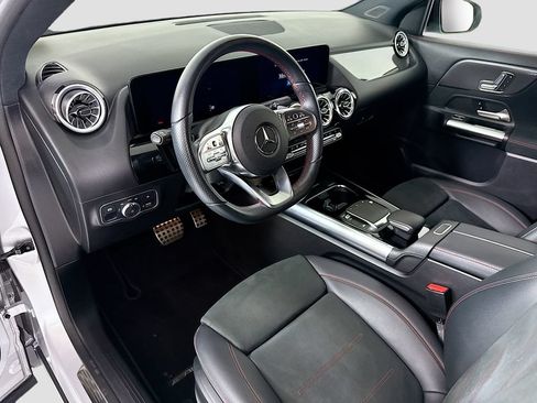 Used 2023 Mercedes-Benz GLA 250 4MATIC image 9
