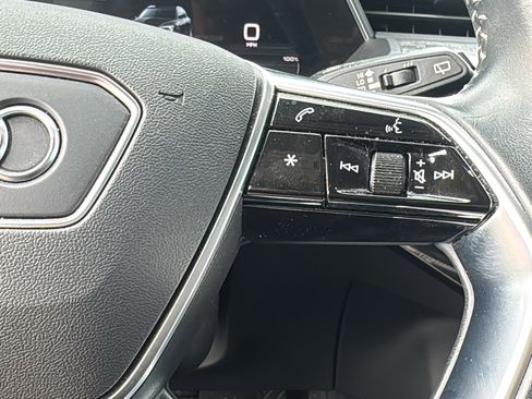 Used 2021 Audi e-tron Premium Plus w/ Premium Plus Package image 24