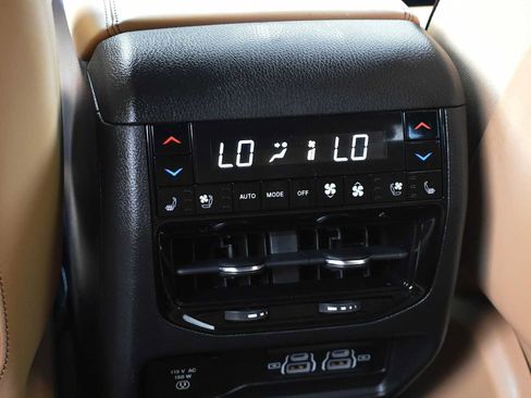 Used 2022 Jeep Grand Cherokee L Summit AWD/4WD image 12