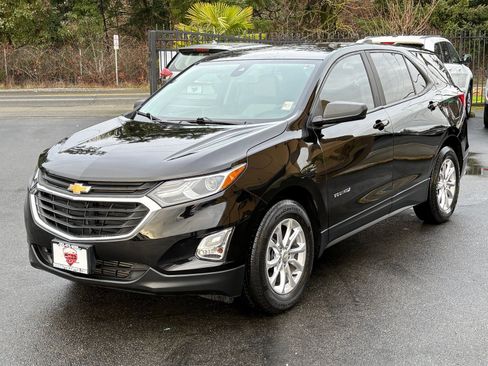 Used 2020 Chevrolet Equinox LS w/ LS Convenience Package image 3
