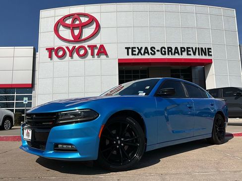 Used 2018 Dodge Charger SXT Plus w/ Blacktop Package image 2