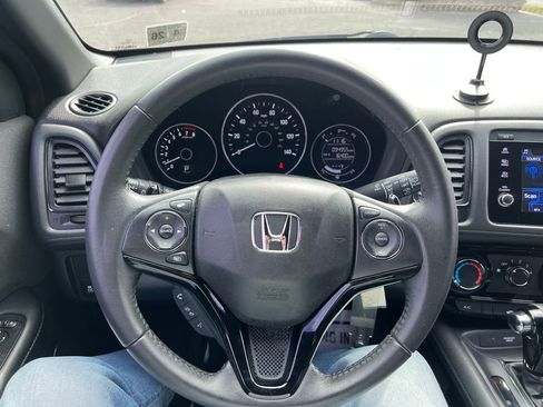 Used 2021 Honda HR-V Sport image 18