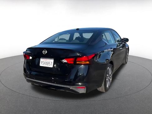 Used 2025 Nissan Altima 2.5 SV image 15