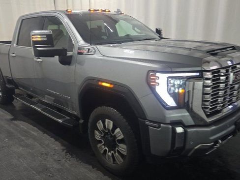 Used 2024 GMC Sierra 2500 Denali w/ Technology Package image 2