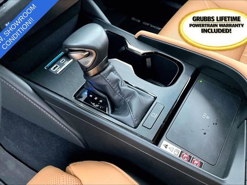 Used 2024 Lexus ES 350 Ultra Luxury w/ Accessory Package (Z2) image 19