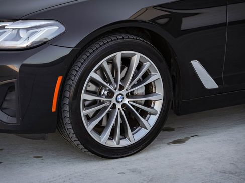 Used 2021 BMW 540i w/ Convenience Package image 33