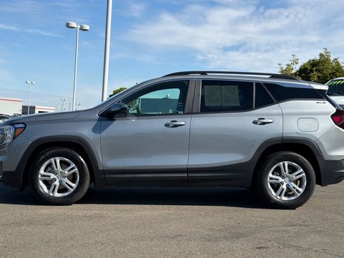 Used 2023 GMC Terrain SLE w/ Driver Convenience Package FWD image 9