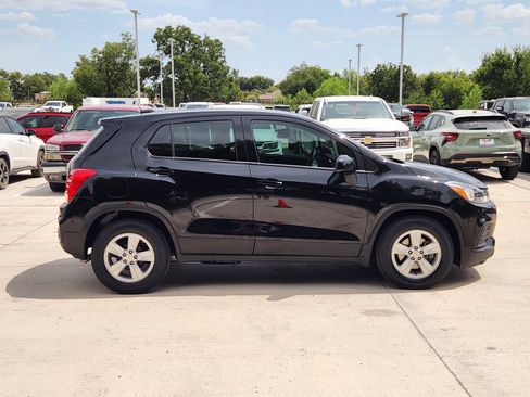 Used 2021 Chevrolet Trax LS FWD image 7