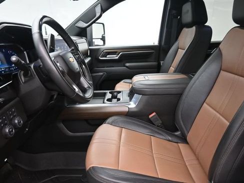 Used 2024 Chevrolet Silverado 2500 High Country w/ High Country Premium Package AWD/4WD image 16