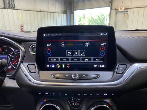 Used 2025 Chevrolet Blazer LT FWD image 41
