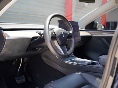 Used 2023 Tesla Model Y AWD image 12