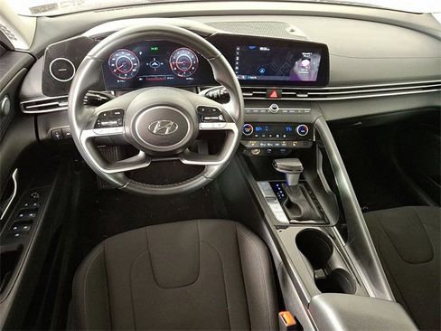 Used 2023 Hyundai Elantra SEL w/ Convenience Package image 2