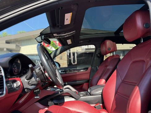 Used 2020 Porsche Cayenne AWD/4WD image 10