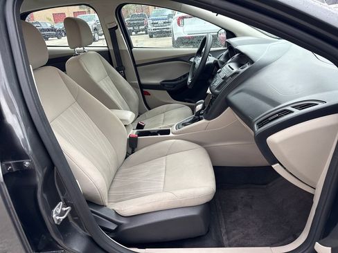 Certified 2017 Ford Focus SE image 23