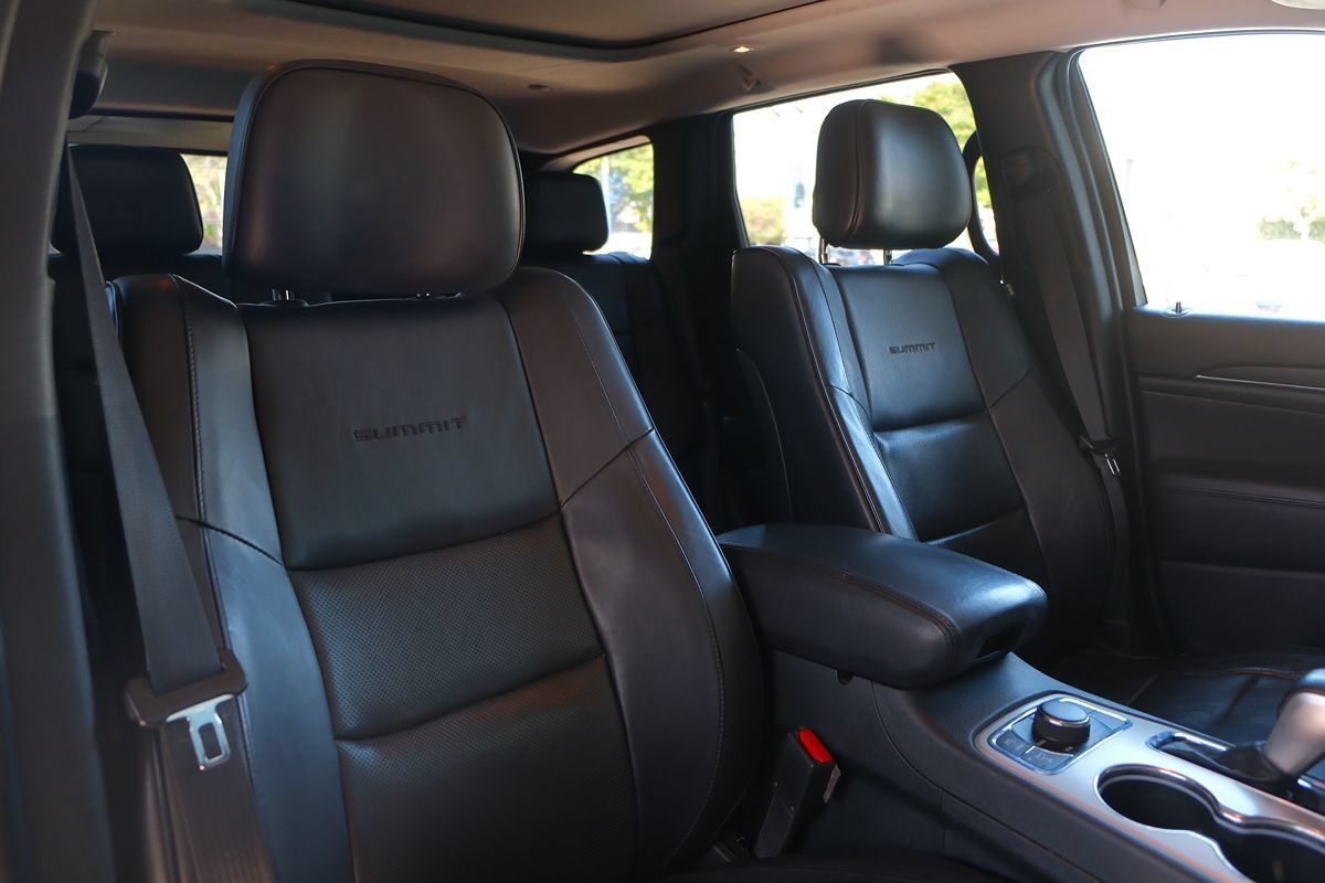 Used 2018 Jeep Grand Cherokee Summit w/ Skid Plate Group AWD/4WD image 30