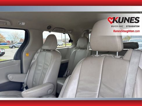 Used 2012 Toyota Sienna XLE image 31