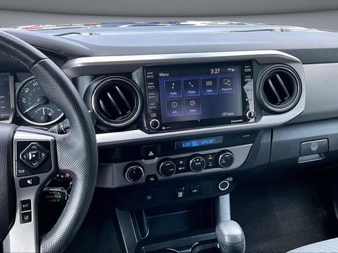 Used 2021 Toyota Tacoma SR5 AWD/4WD image 10