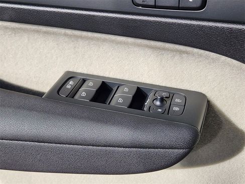 New 2026 Volvo XC40 B5 Ultra w/ Climate Package image 4