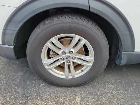 Used 2020 Ford Explorer XLT w/ Class III Trailer Tow Package image 4