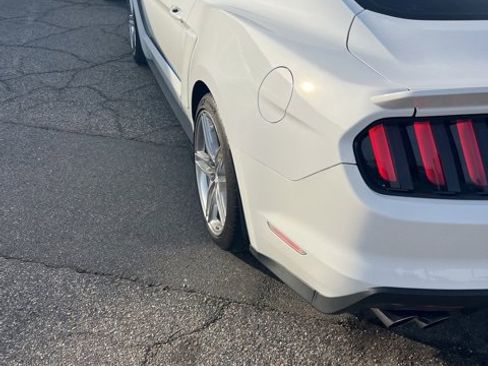 Used 2016 Ford Mustang GT Premium image 9