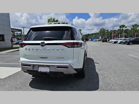 Used 2024 Nissan Pathfinder Platinum FWD image 32