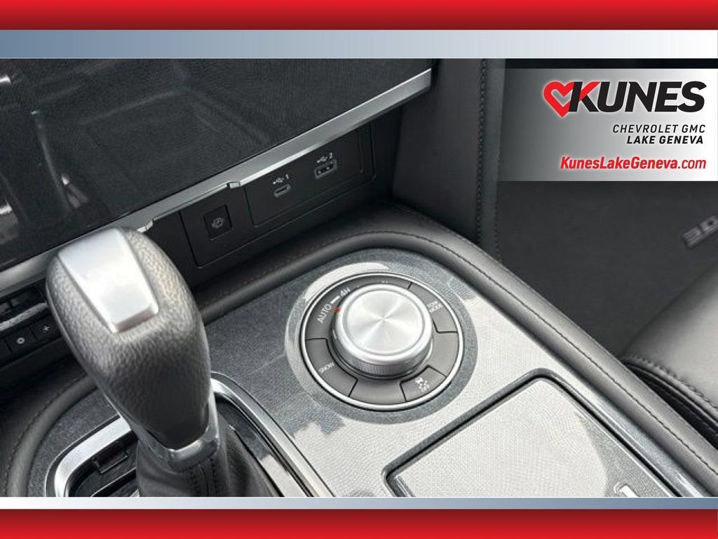 Used 2022 Nissan Armada SV w/ SV Appearance Package AWD/4WD image 29